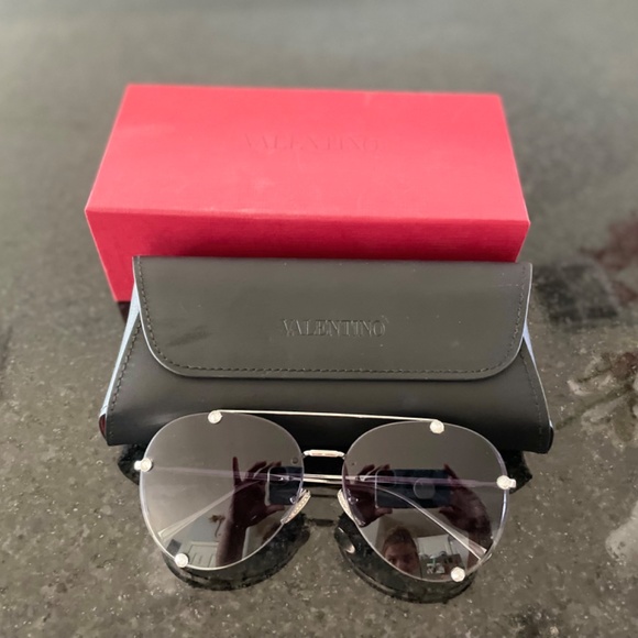 Valentino 2045 Sunglasses - Picture 4 of 4